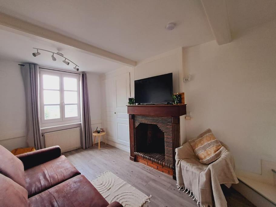 Charmant Duplex A Thiers, Vue Sur La Chaine Des Puys Zewnętrze zdjęcie