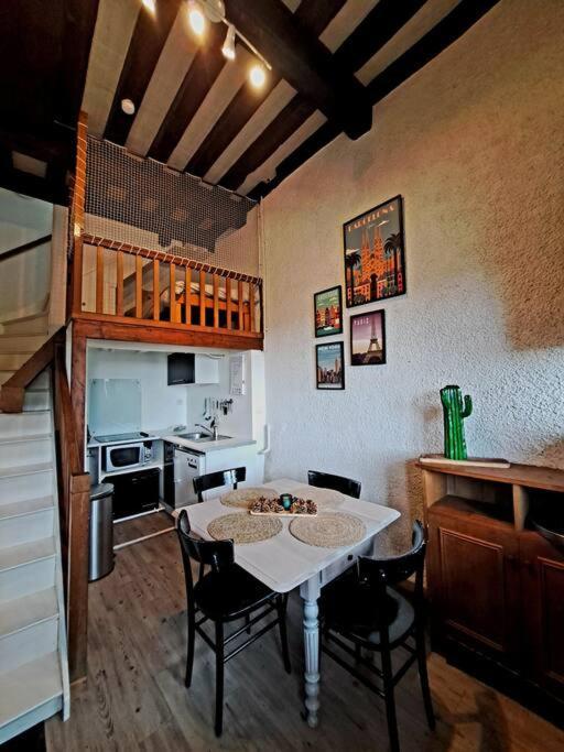 Charmant Duplex A Thiers, Vue Sur La Chaine Des Puys Zewnętrze zdjęcie