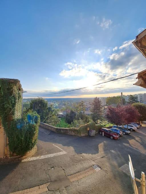 Charmant Duplex A Thiers, Vue Sur La Chaine Des Puys Zewnętrze zdjęcie