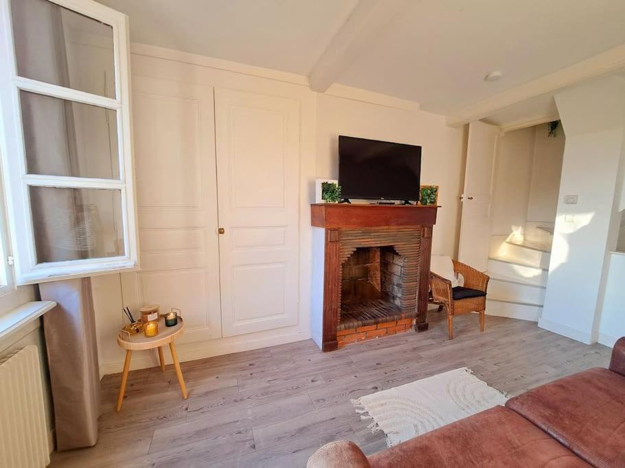 Charmant Duplex A Thiers, Vue Sur La Chaine Des Puys Zewnętrze zdjęcie